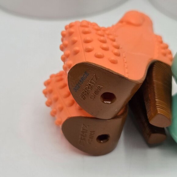 Bratz Doll Replacement Boots Set: Peach Platform Heels & Green Ankle Boots By MG - Picture 5 of 6